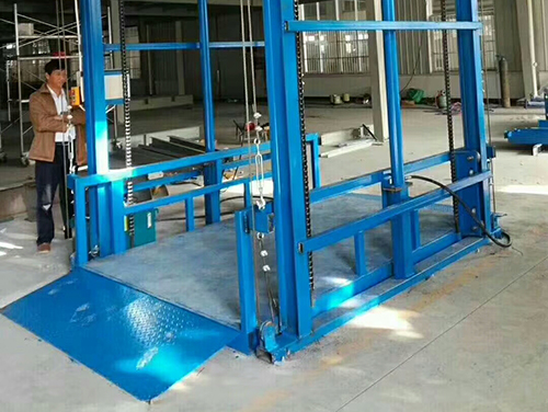 導軌式高空作業平台(tái)