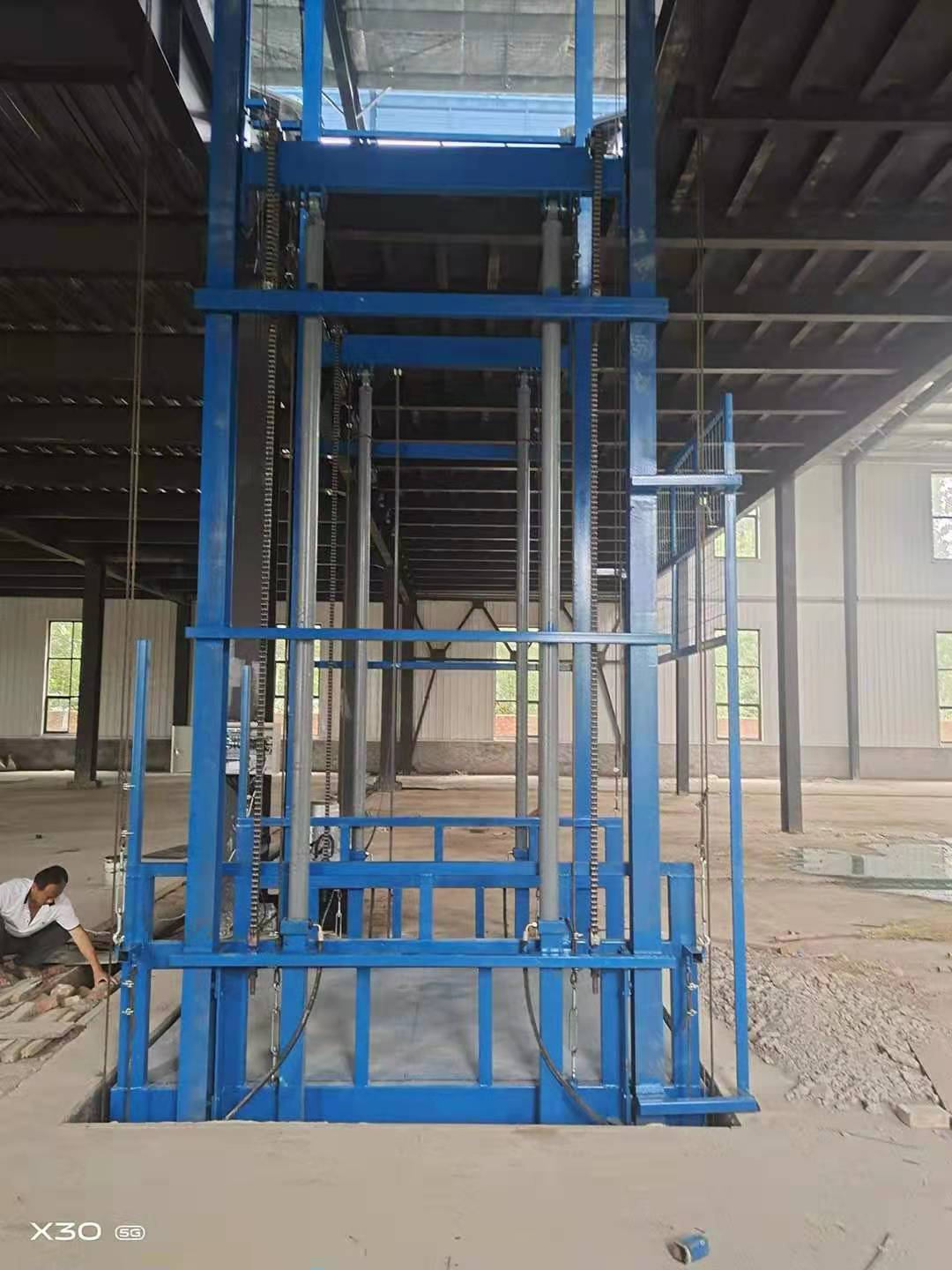 升降機必須專業人員使用